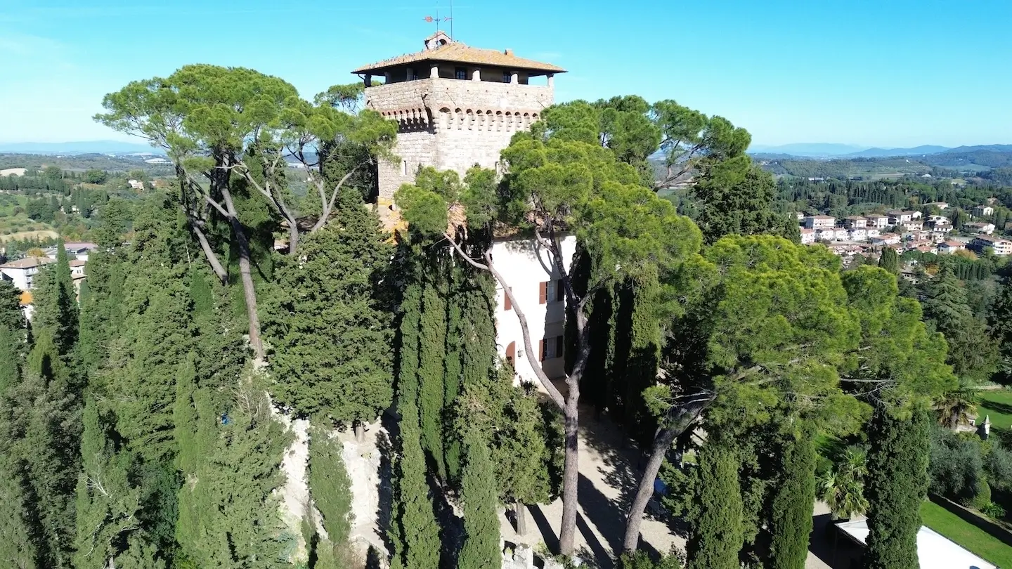 Panorama di Cetona, borgo medievale in Toscana, con il Monte Cetona sullo sfondo